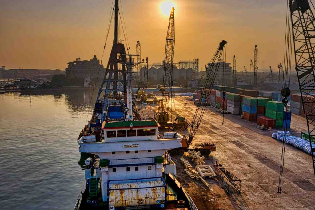 Flat Rack FCL freight rate for electronics from China to UK