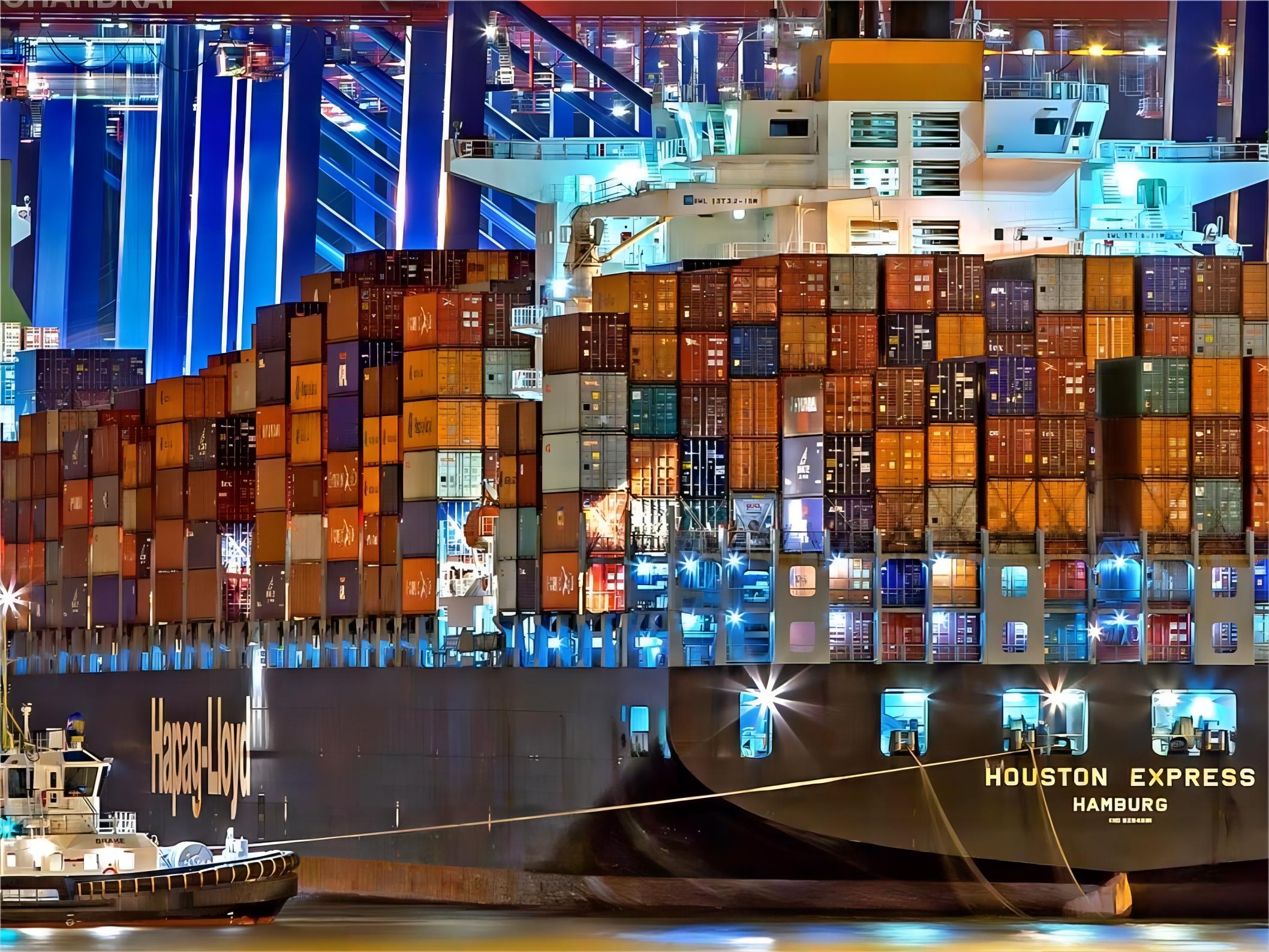 Diagram illustrating various shipping risks and insurance coverage options