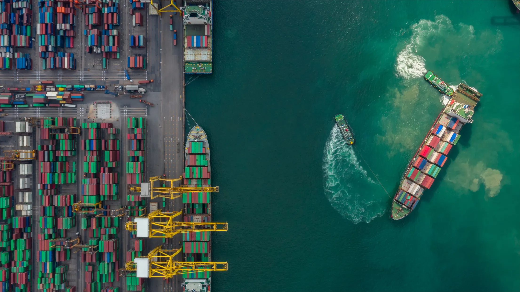 Logistics team managing 40HQ FCL furniture shipments